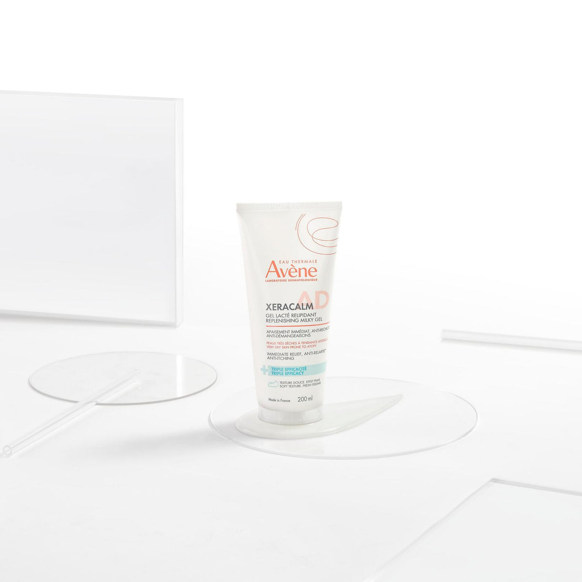 Avène XeraCalm AD Lipid-Replenishing Milky Gel Cleanser